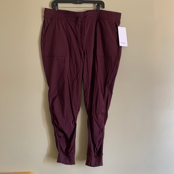 Lululemon Beyond The Studio Jogger - Picture 2 of 8